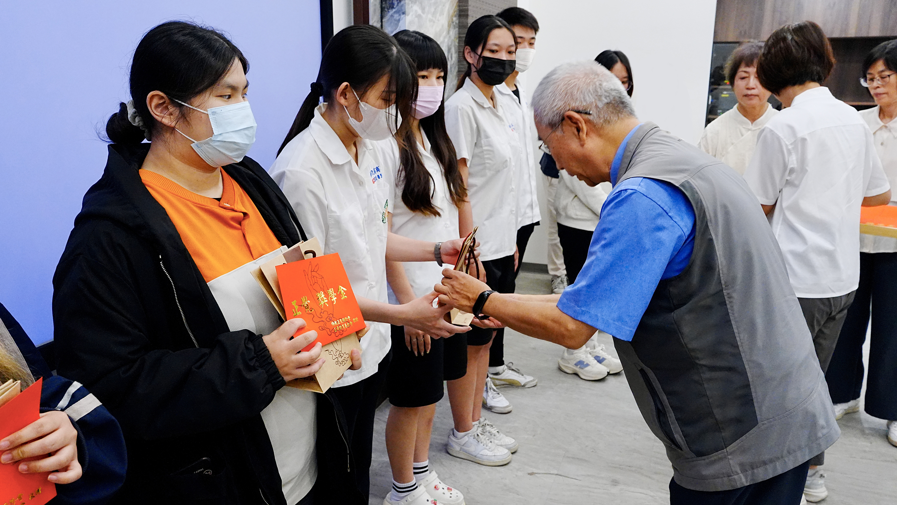 114-2彰商獎助學金感謝狀